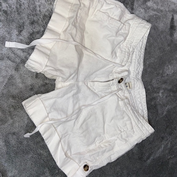 Old Navy Pants - 💕 5 items for $15 💕 Old navy white shorts